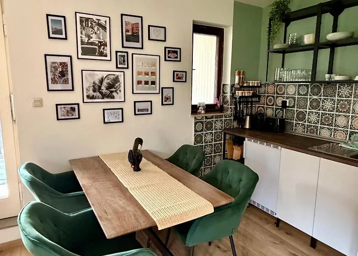 Geraeumiges No 3 In Διαμέρισμα